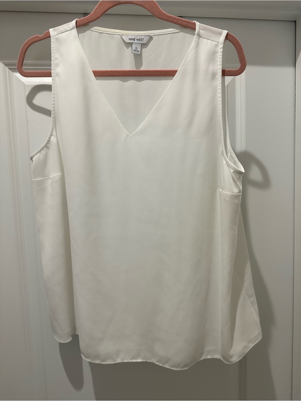 Nine West Cream V-Neck Sleeveless Camisole